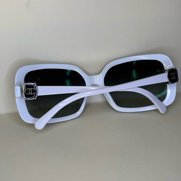 CHANEL sunglasses Black and White - Picture 5 of 10